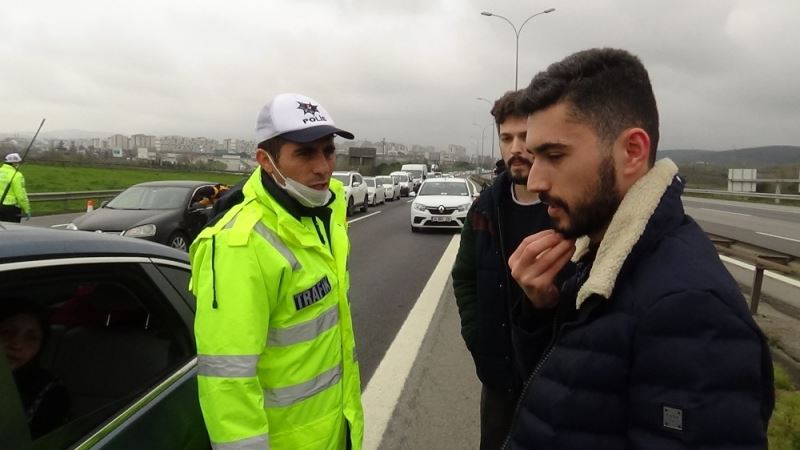 (Özel) Şehirler arası yolculuk yapan 78 yaşındaki kadından polislere: “Ben buranın havasını götüremez oldum. Beni gönderin”
