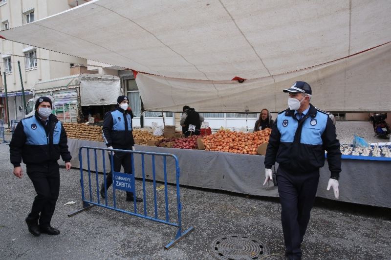 Ümraniye’de pazarların giriş çıkışları bariyerlerle ayrıldı
