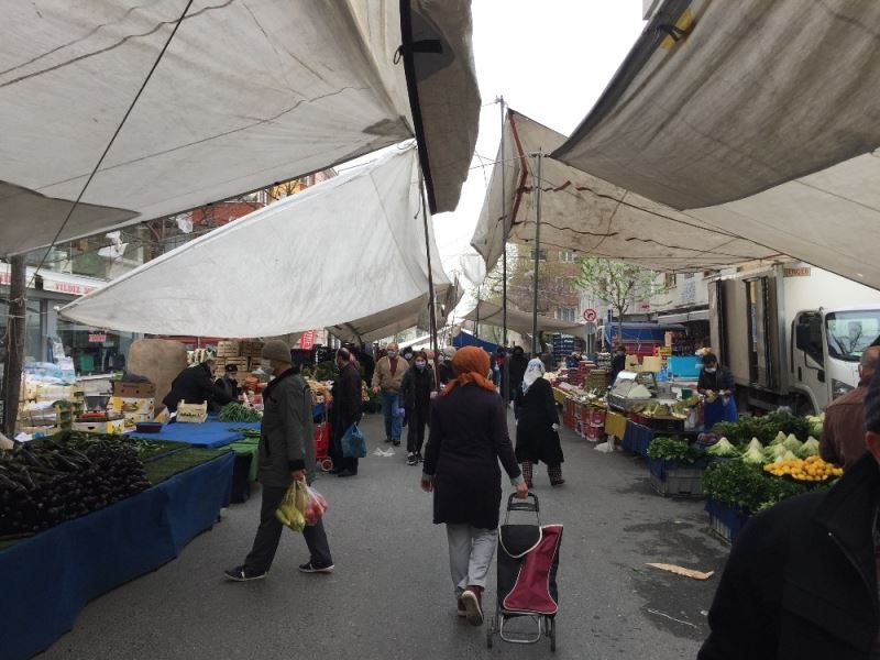 Sultangazi’de pazarlarda Ramazan yoğunluğu
