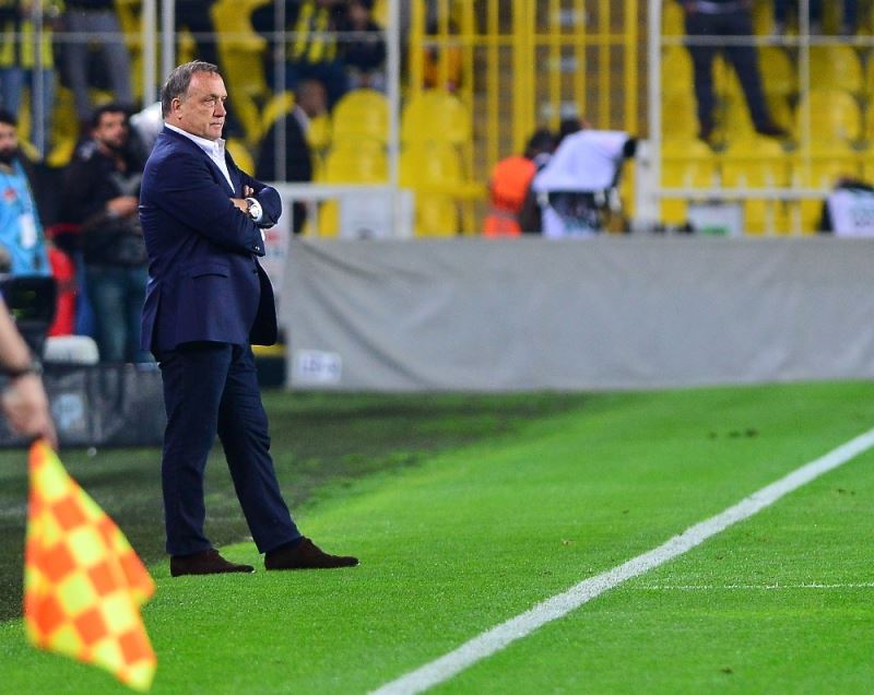 Feyenoord, Dick Advocaat ile sözleşme uzattı
