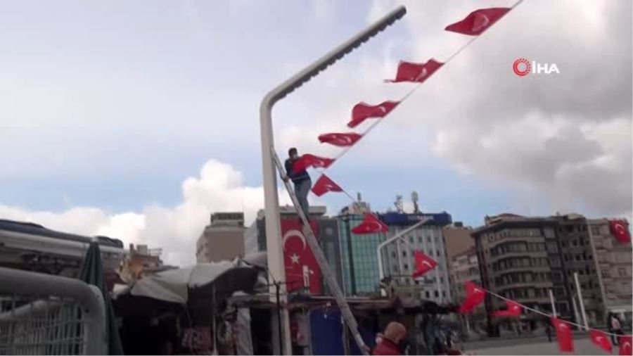 Taksim Meydanı bayraklarla süslendi