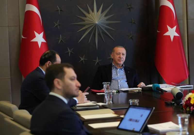 Cumhurbaşkanı Erdoğan, Nihat Özdemir ve A Milliler ile video konferansla görüştü