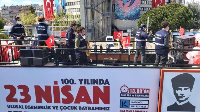 Kadıköy’de otobüslü bando takımı ile 23 Nisan kutlaması
