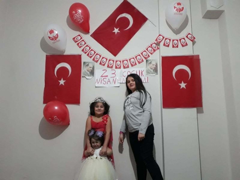 (Özel) İstanbul’daki çocuklar 23 Nisan’ı ilk kez evde kutladı
