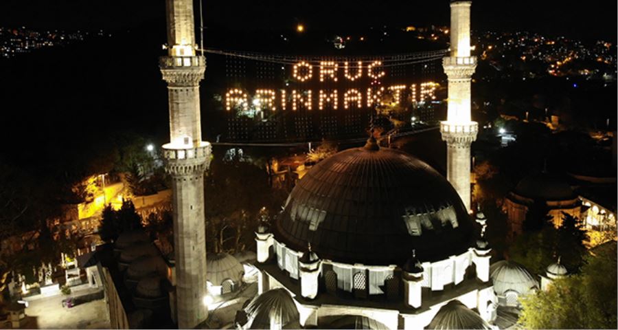 Eyüpsultan Camii’ne asılan mahyalar havadan görüntülendi