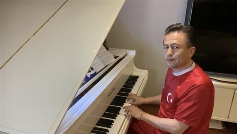 Başkan Dr. Şadi Yazıcı, piyano çalarak miniklerin 23 Nisan’ını kutladı
