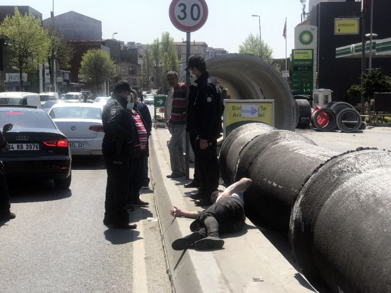 Beyoğlu’nda yaralı yakınını gören engelli adam baygınlık geçirdi
