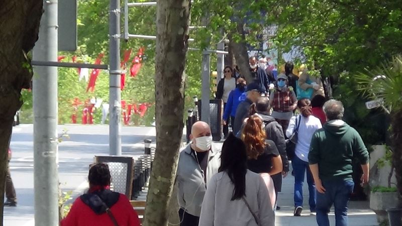 Bağdat Caddesi sokağa çıkma kısıtlamasının sonlanmasıyla doldu taştı
