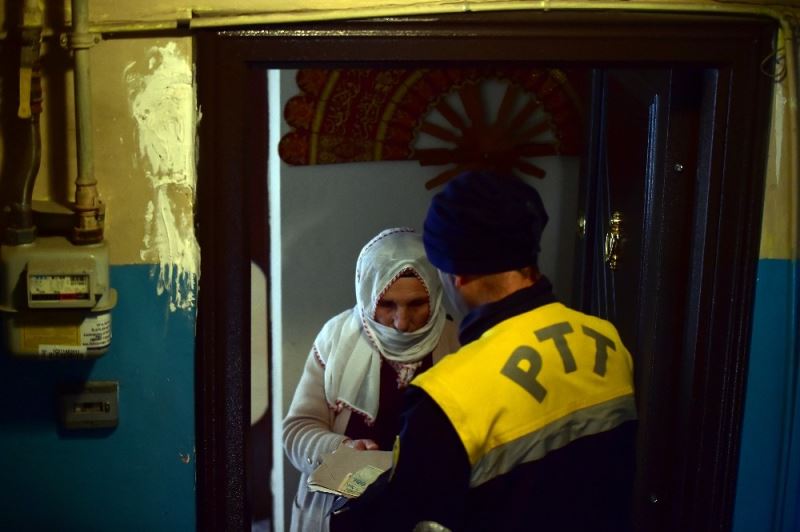 İstanbul’da sosyal yardım ödemeleri evlere dağıtılmaya başlandı
