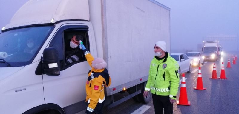 İstanbul çıkışı kapatıldı; polis denetim gerçekleştiriyor
