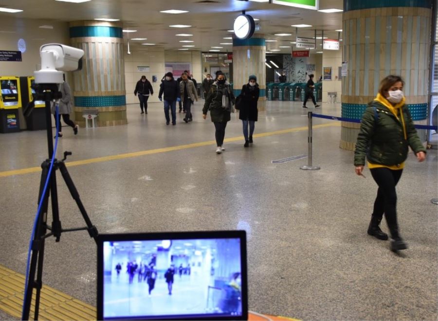 Metro girişlerine termal kameralar yerleştirildi