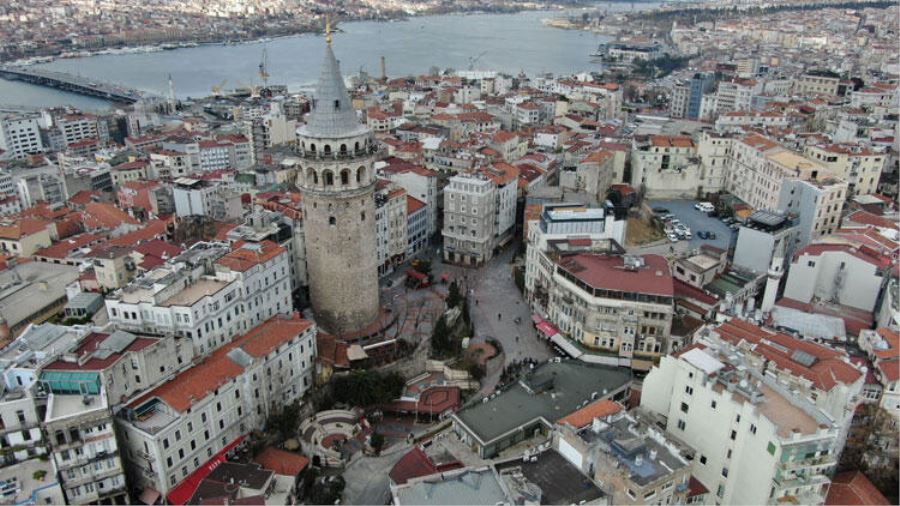 İstanbul’un tarihi meydanları boş kaldı