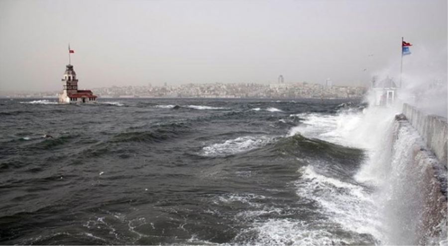 İstanbul’da fırtına etkisini sürdürüyor