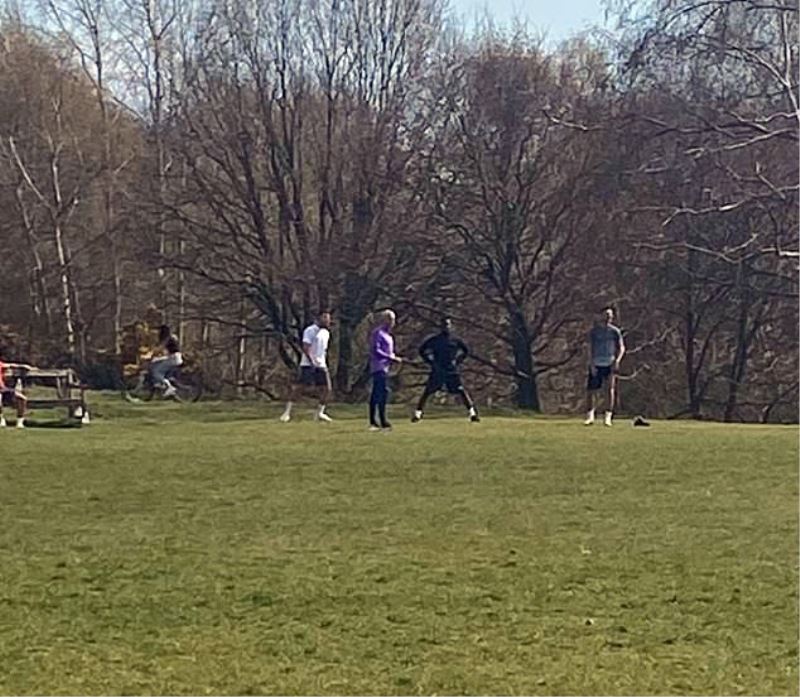 Mourinho ve futbolcular korona virüs dinlemedi, yan yana antrenman yaptı
