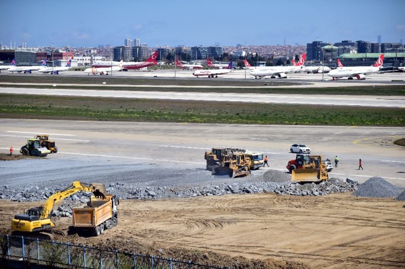 Atatürk Havalimanı’ndaki hummalı çalışma böyle görüntülendi
