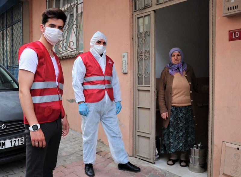 Sultanbeyli’nde Vefa Sosyal Destek Grubu, günde 300 kişiye iftar yemeği dağıtıyor
