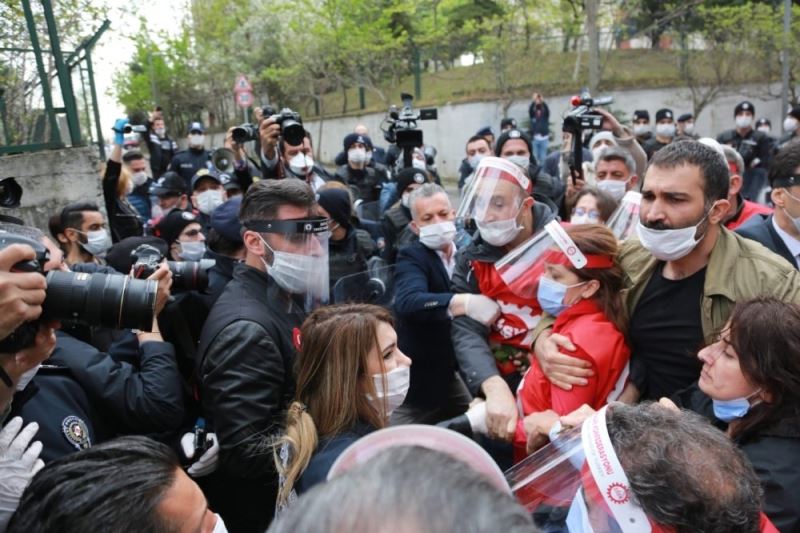 DİSK Genel Başkanı Arzu Çerkezoğlu gözaltına alındı
