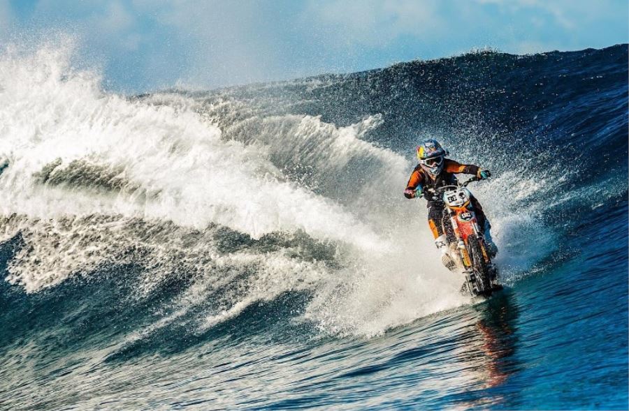 Robbie Maddison, Ege Denizi’nde motosiklete bindi