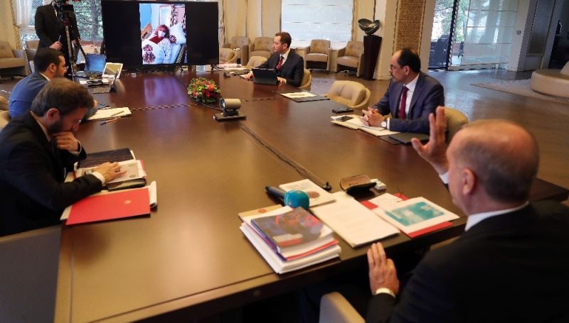 Cumhurbaşkanı Erdoğan video konferansla Covid-19 hastaları ile görüştü
