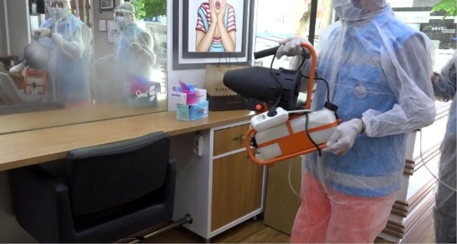 Avcılar’da kuaför ve berberlerde dezenfekte çalışmaları yapıldı