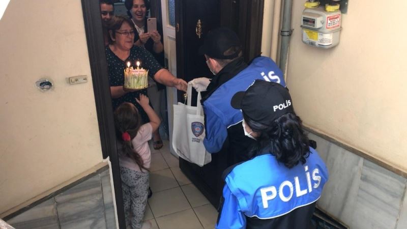 Emekli polis müdürünün annesine ’Anneler Günü’ ziyareti
