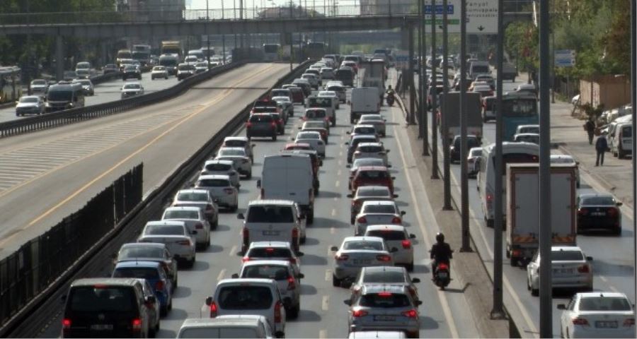 Kontrollü hayatın başlamasının ardından İstanbul’da trafik yoğunluğu