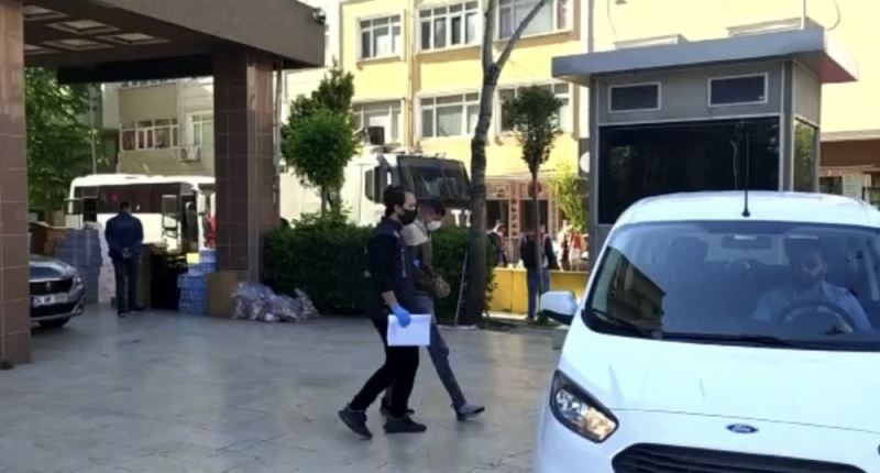 İstanbul’da amatör futbolcuya kapkaç dehşeti kamerada
