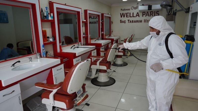 Berber ve kuaförler dezenfekte edildi
