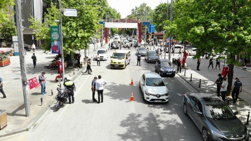 Bağdat Caddesi’nde insan kalabalığı pes dedirtti, uyarılara rağmen Bağdat caddesi doldu taştı