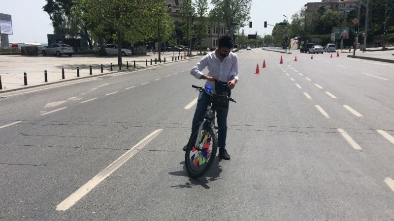 (Özel) Bisikletle işe giden güvenlik görevlisi trafik denetimine takıldı

