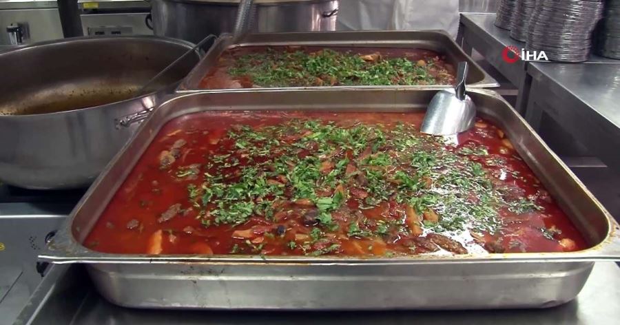 (Özel) Küçükçekmece’de son bir ayda 32 bin porsiyon yemek hizmeti