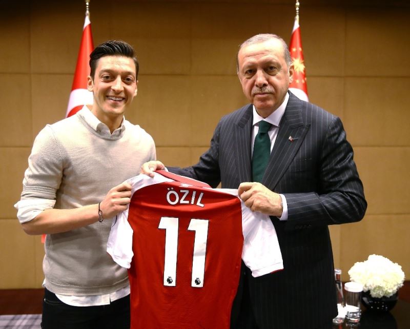 Mesut Özil’den Kızılay’ın Ramazan kampanyasına 114 bin kişilik destek