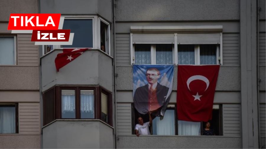 İstanbullular 19 Mayıs’ı balkon ve camlara çıkarak kutladı