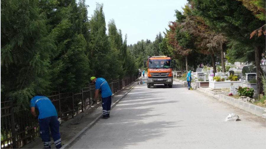 İstanbulun Mezarlıkları yıkanıp temizlendi