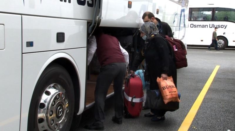 İzin belgesini alan 65 yaş üstü vatandaşlar İstanbul’dan ayrılmaya başladı
