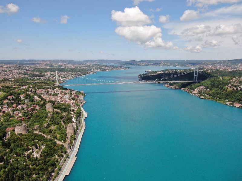 Turkuaza bürünen İstanbul Boğazı havadan görüntülendi