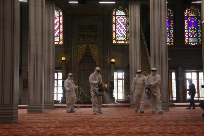 Sultanahmet Camii cuma namazına hazırlanıyor
