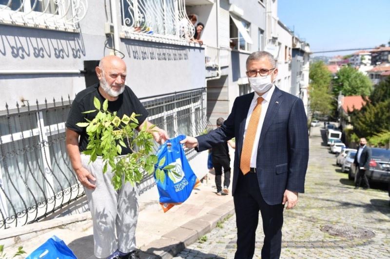 Üsküdar’da sepetler anneler için mor salkımlarla doldu
