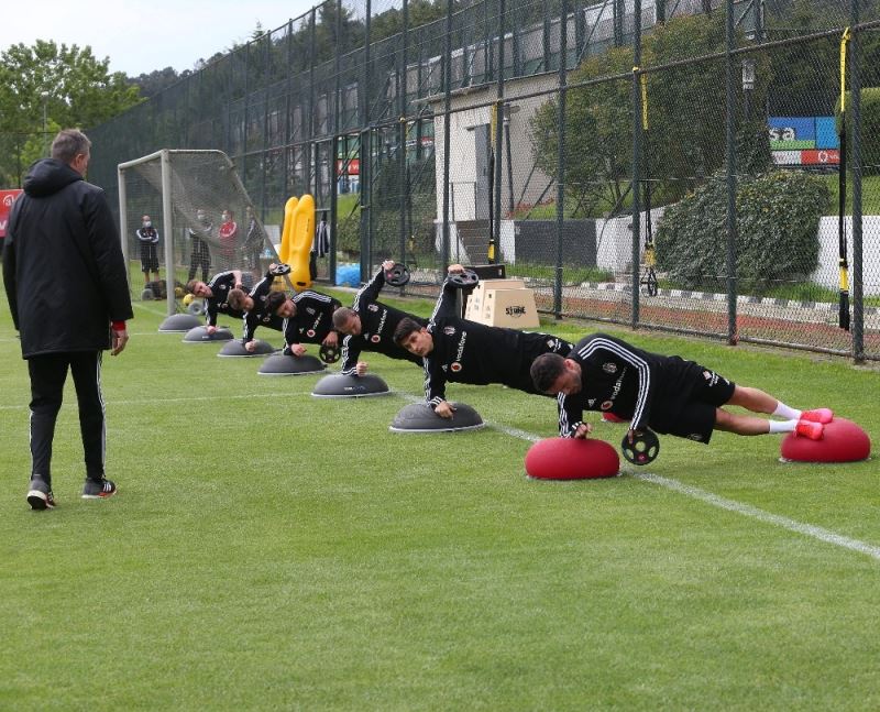 Beşiktaş günün ilk idmanını yaptı
