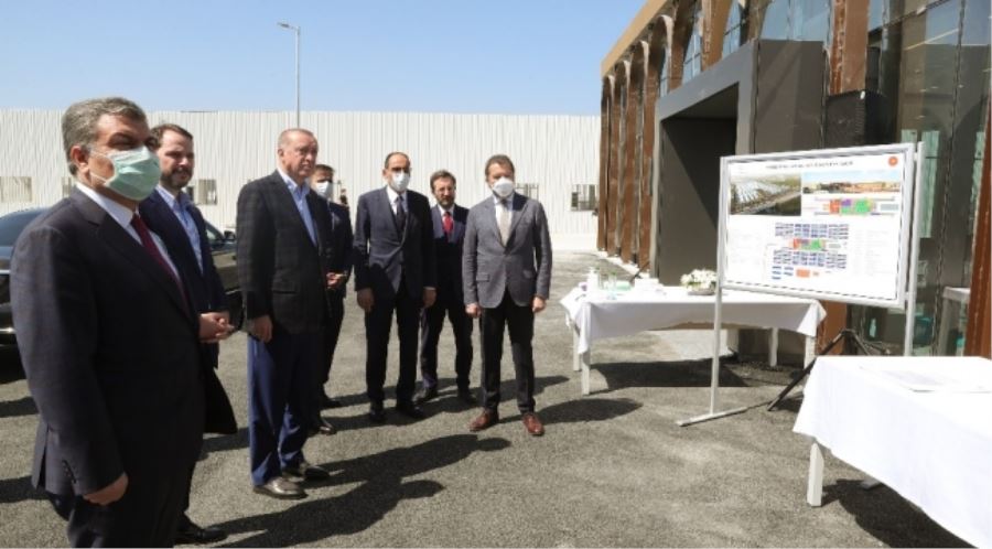 Cumhurbaşkanı Erdoğan, pandemi hastanelerinde incelemelerde bulundu