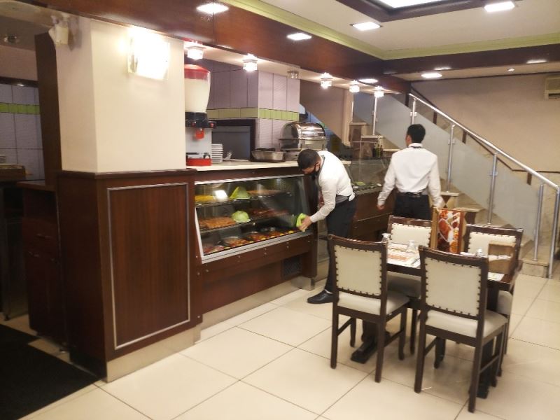 Restoranlar ve pastaneler yeniden müşteri kabul etmeye başladı
