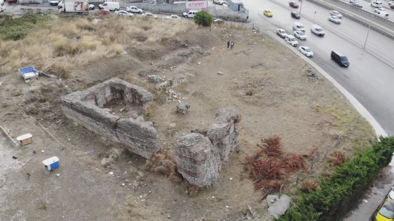 Esenyurt’ta şehre direnen tarihi yapı