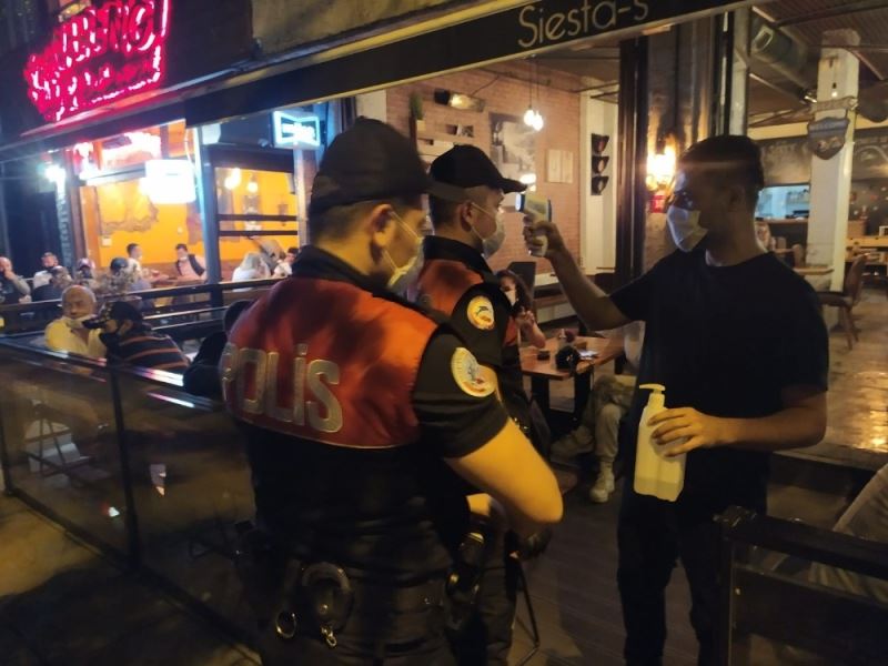 (Özel) Fatih’te kafe ve restoranlarda korona virüs denetimi

