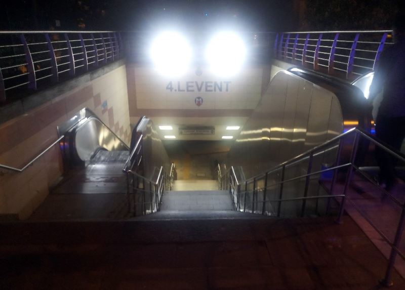 4. Levent Metro istasyonunda bir kadın kendini raylara attı