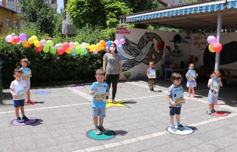 Kartal Belediyesi kreşlerinde karne heyecanı
