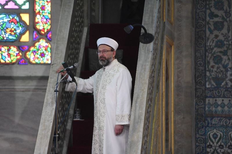 Sultanahmet Camii’nde Cuma namazını Diyanet İşleri Başkanı Prof. Dr. Ali Erbaş kıldırdı
