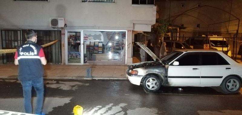 Sultanbeyli’de gece yarısı otomobil kundaklandı