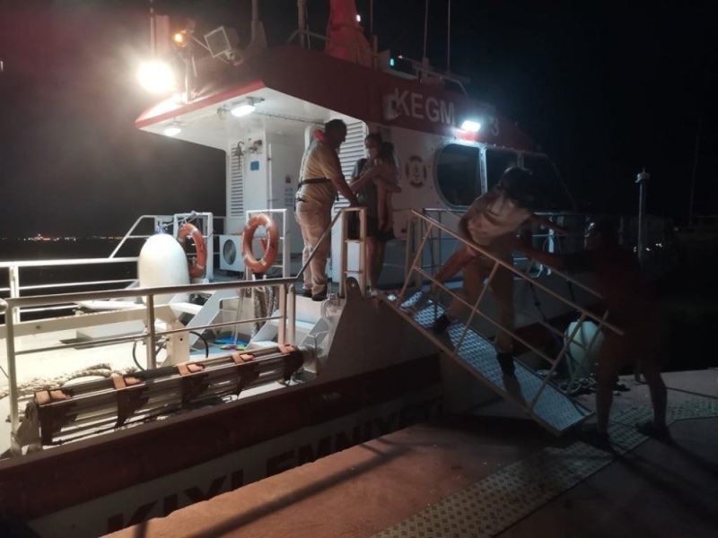 Kartal açıklarında arıza yapan teknede bulunan 3’ü çocuk 5 kişi kurtarıldı
