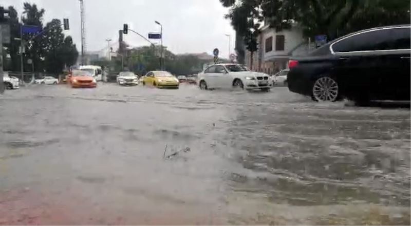 Ortaköy’de cadde sular altına kaldı