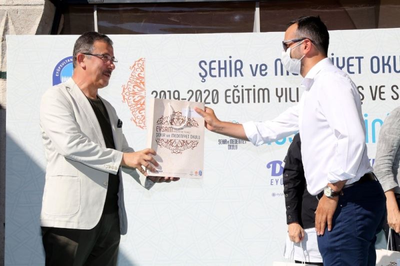 Şehir ve Medeniyet Okulu’nun sertifika töreni yapıldı
